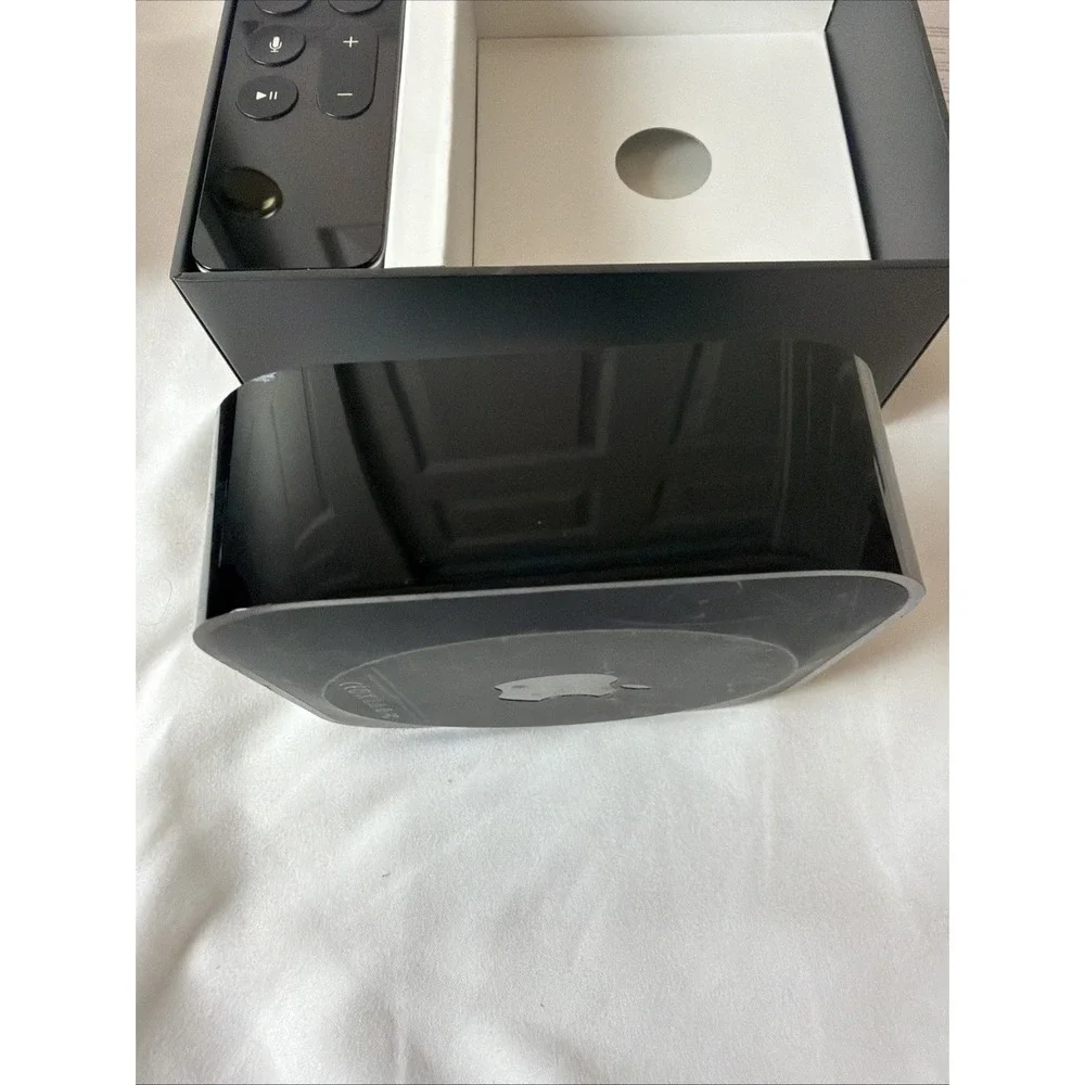 Apple TV A1625 MGY52LL/A HD 32GB Media Streamer 4th Generation